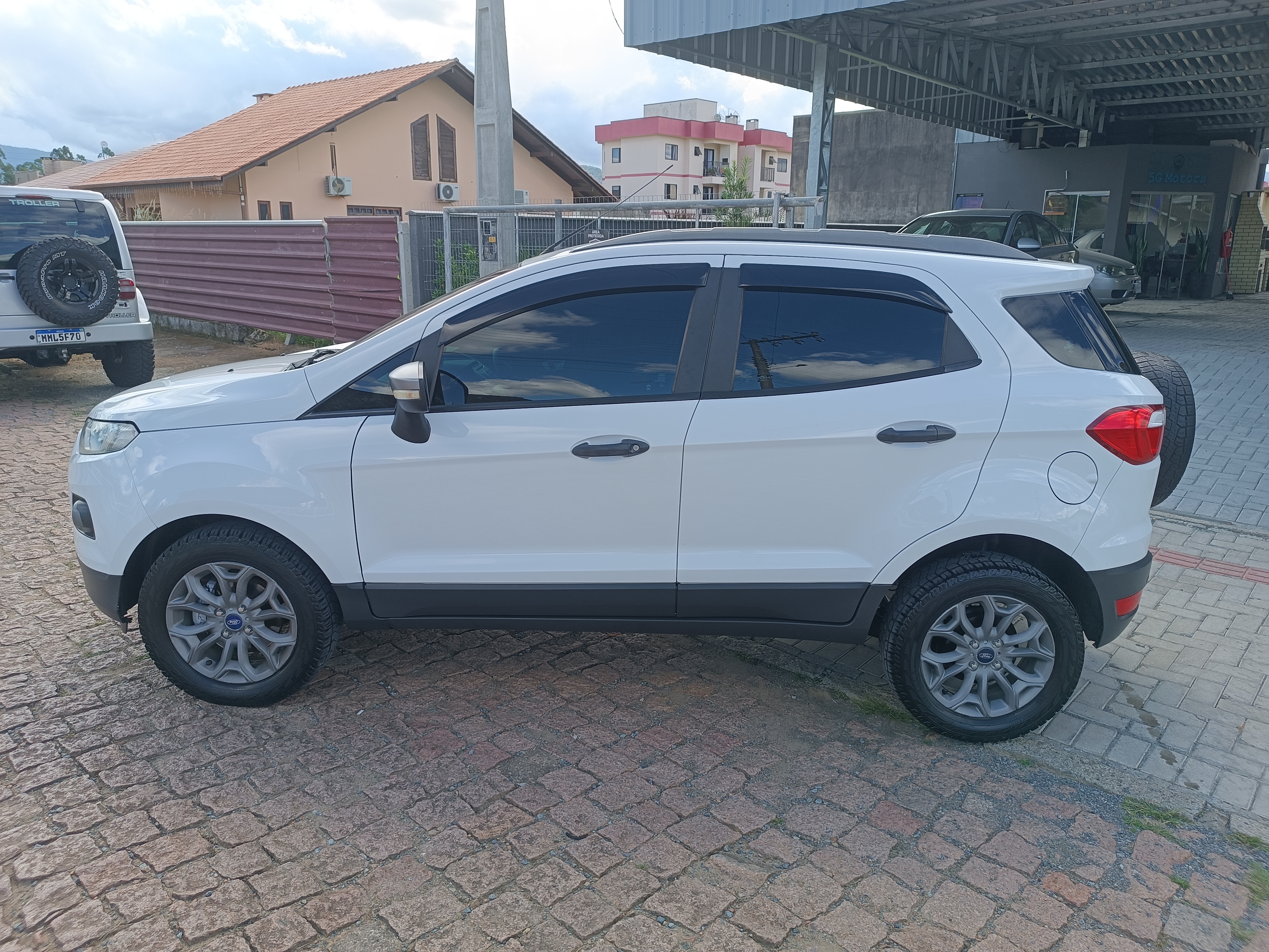 Carro/Camioneta - FORD - EcoSport - FREESTYLE 1.6 16V Flex 5p - 2013