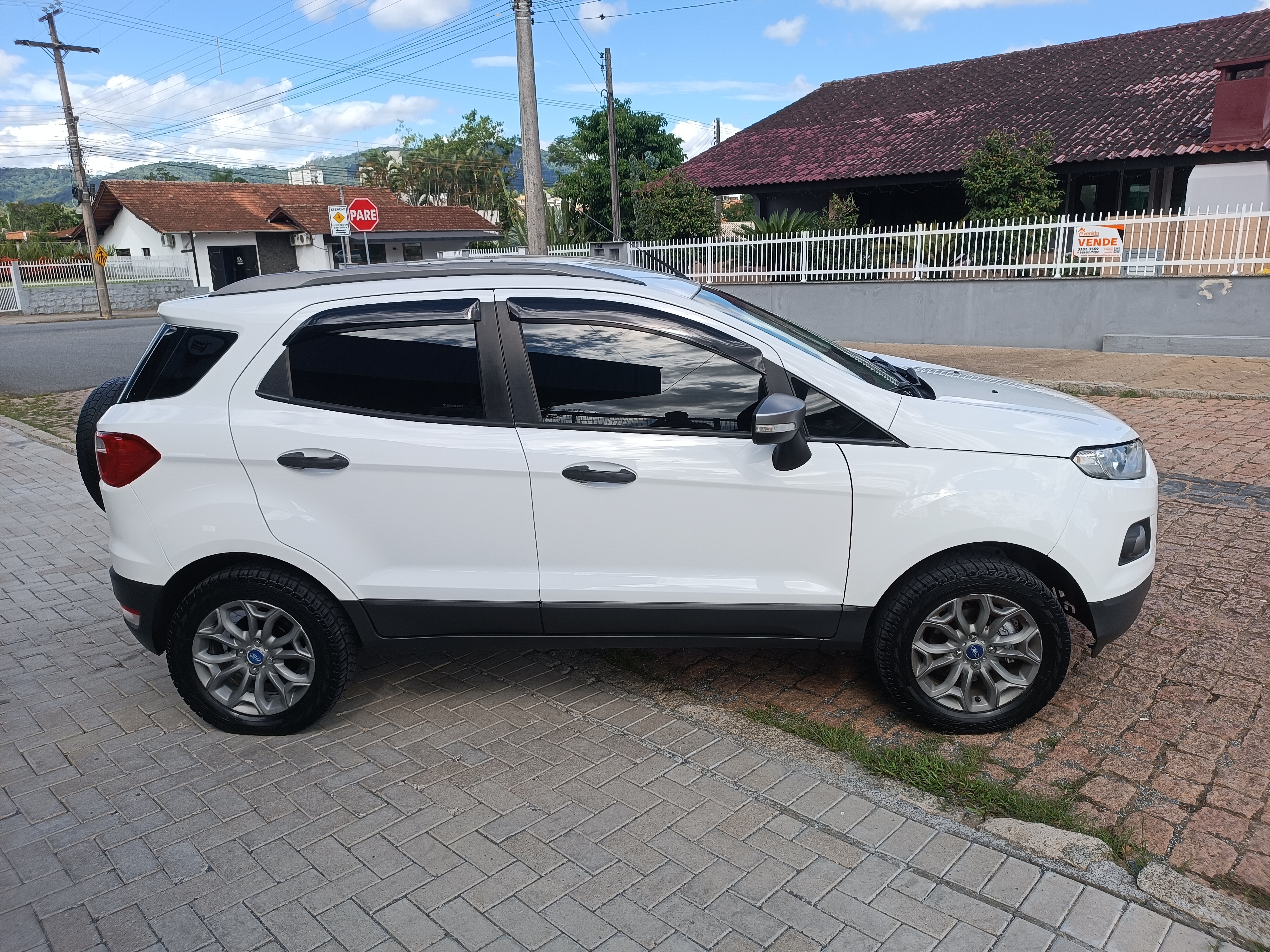 Carro/Camioneta - FORD - EcoSport - FREESTYLE 1.6 16V Flex 5p - 2013
