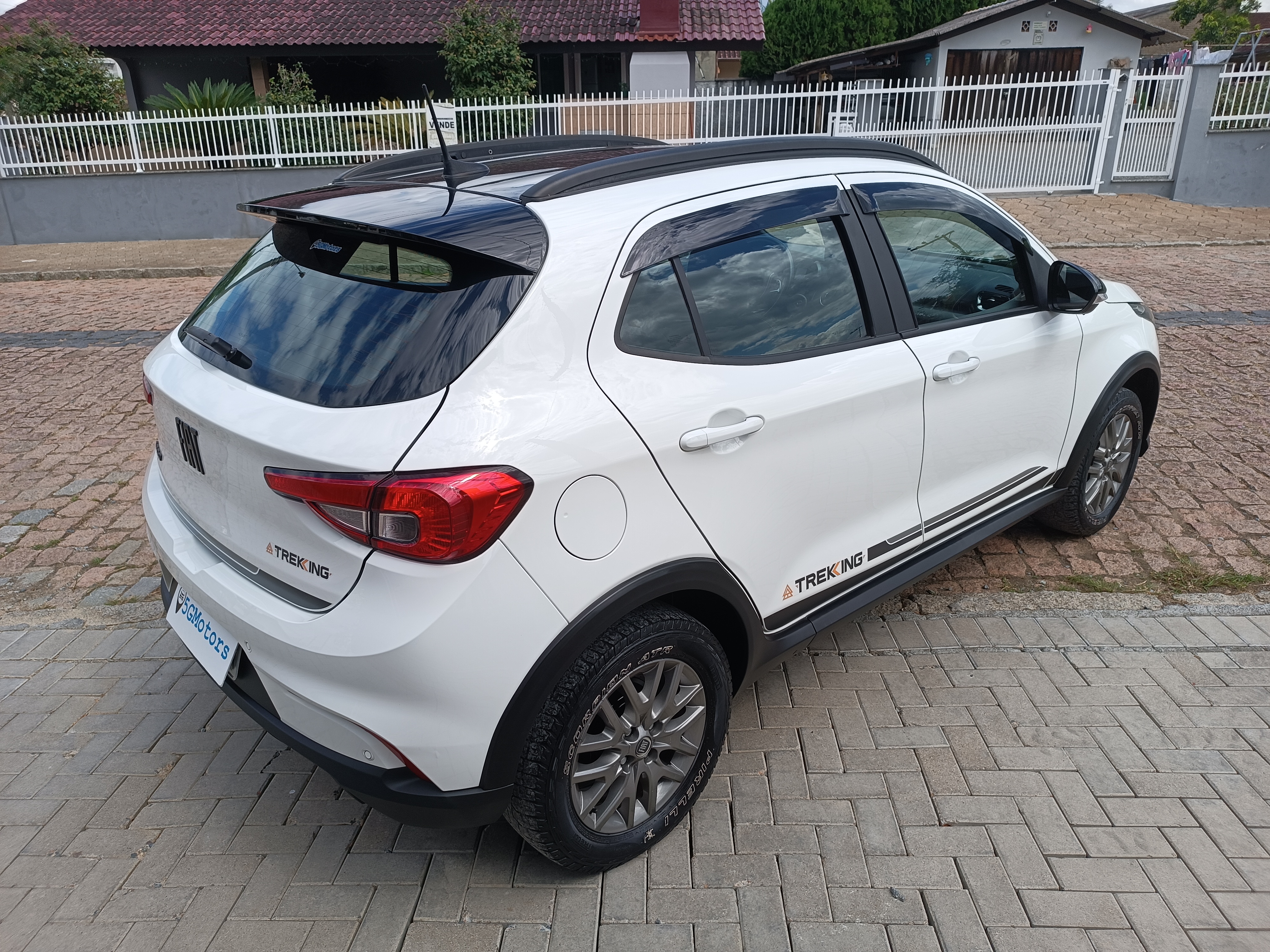 Carro/Camioneta - FIAT - ARGO - TREKKING 1.3 8V Flex - 2020