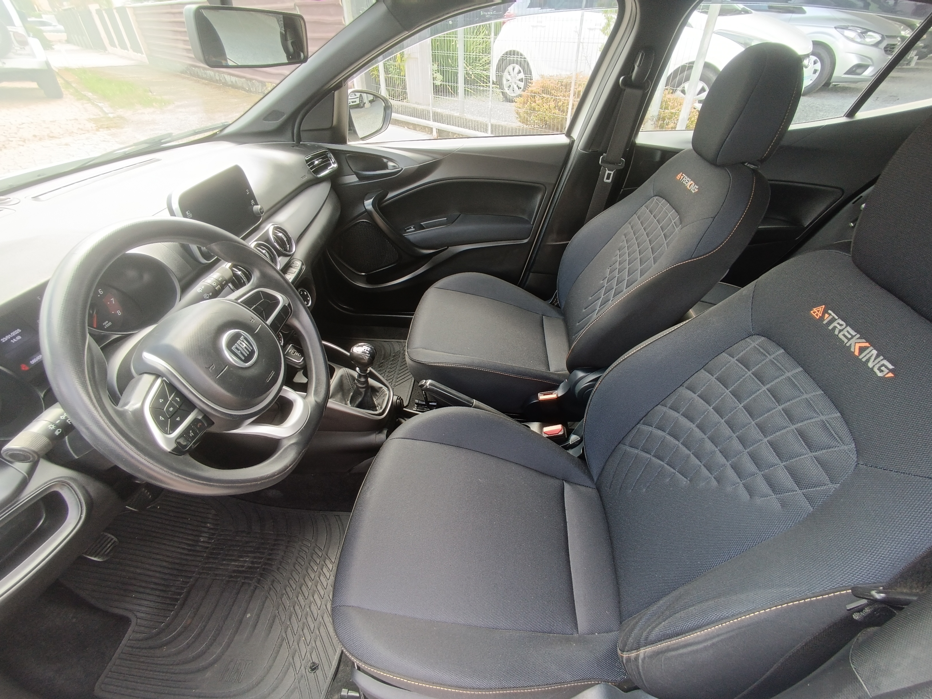 Carro/Camioneta - FIAT - ARGO - TREKKING 1.3 8V Flex - 2020